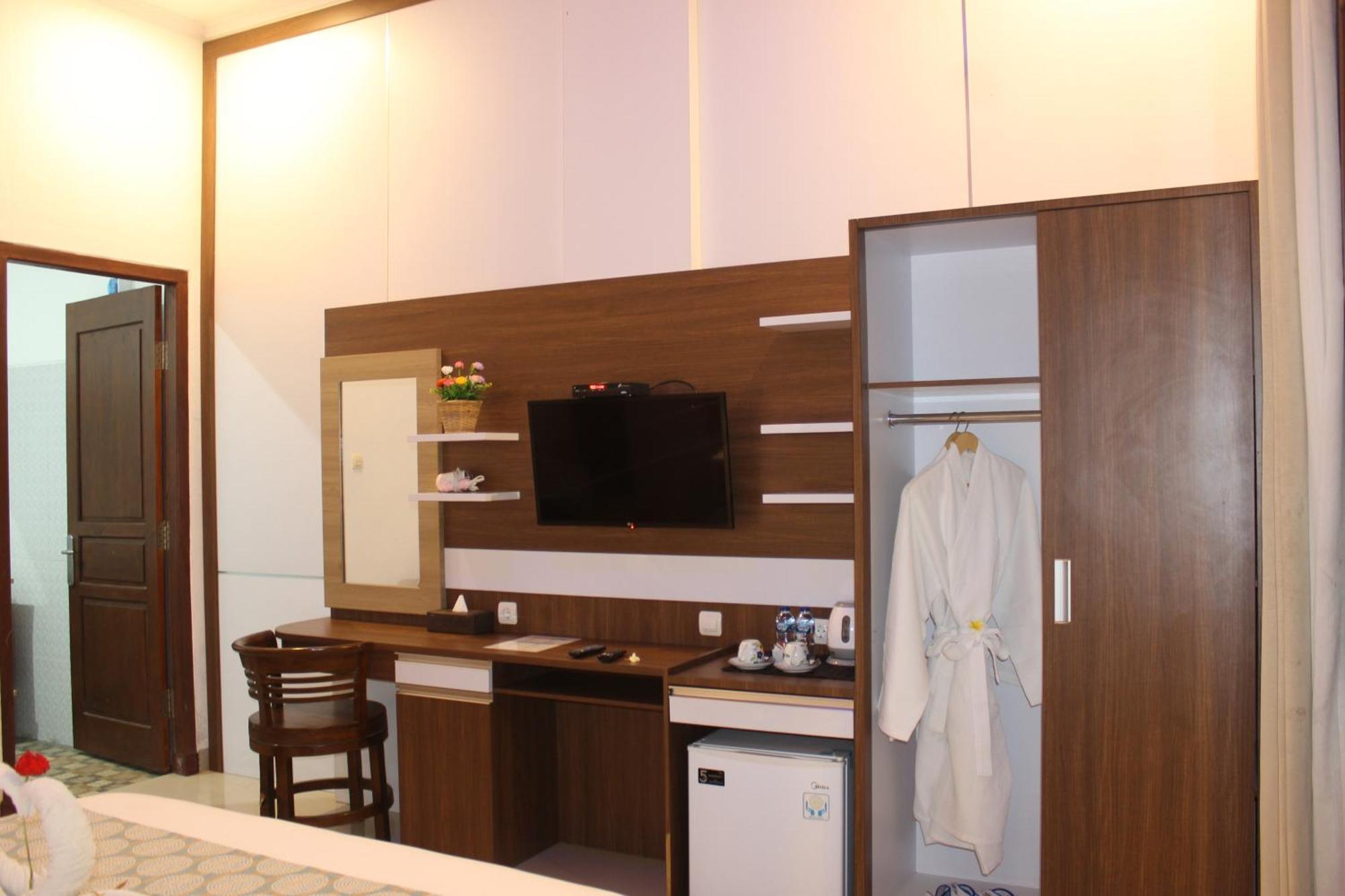 Nusa Sedayu Hotel By Ocean View Batununggul Exterior photo