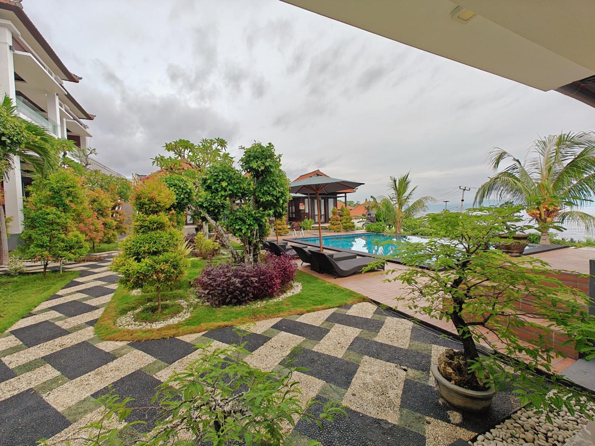 Nusa Sedayu Hotel By Ocean View Batununggul Exterior photo